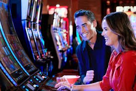 Pemandangan meja Casino Hold'em langsung dari kamera studio mpo567